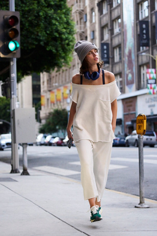 One To Beat Set par FP Movement en Grey Opal, pour femme chez Free People