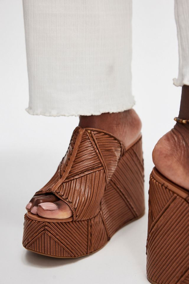 Lupita Wedges #1
