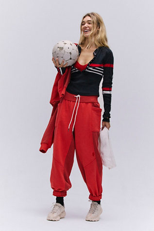 Joggers Making It par FP Movement en Rouge Victoire, pour femme chez Free People