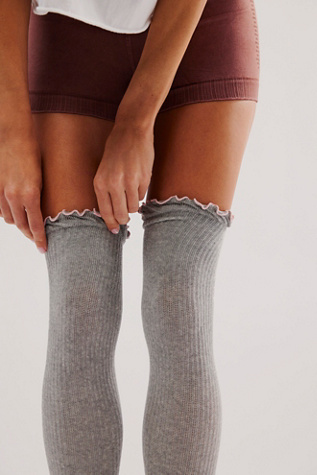 Knee High Classic Ruffle Socks