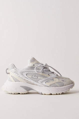 Lacoste L003 Neo Shot Sneakers en Blanc, pour femme taille: US 8 chez Free People