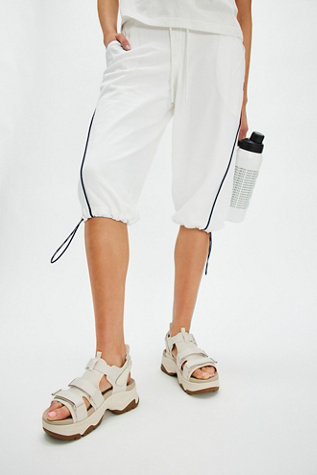 Teva Hurricane Ampsole Gaila Sandals en Birch, pour femme taille: US 8 chez Free People