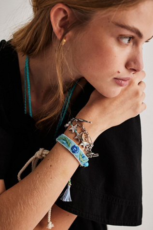 Bracelet de l'Amitié Éternelle par Free People en Bleu, pour femme