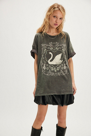 Swan Tee