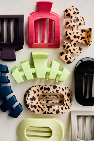 Teleties Solid Claw Clip at Free People in Aloe, There