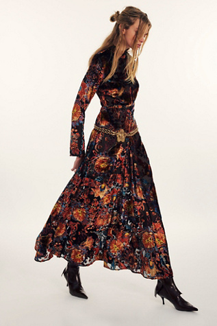 green emerald velvet dress V-NECK PETAL STRAPLESS VELVET MAXI DRESS IN RED | CULT MIA main image 0