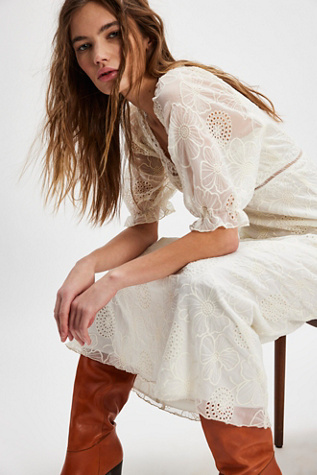 【関税込み】Anna Sui オフホワイト Poppy 刺繍 マキシドレス Anna Sui Poppy Embroidered Chiffon Maxi Dress | Free People