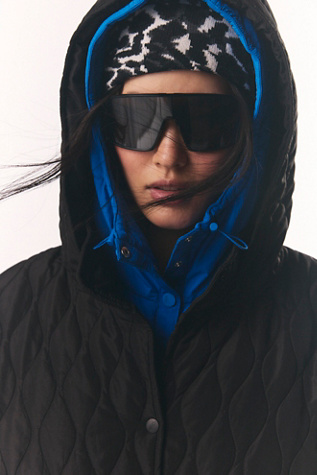 Poncho matelassé Park City par Free People en Noir, pour femme