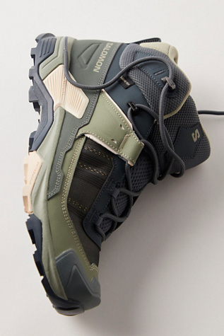 Bottes de Randonnée Salomon X Ultra 5 Mid Gore-Tex en Turbulence/Sauge De Sedona, pour femme taille: US 7.5 chez Free People