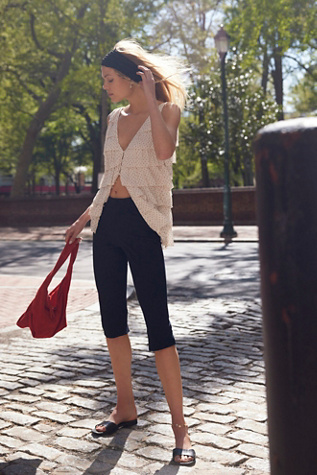 Bette Super Slim Capri Pants by Free People in Black, Size: US 6