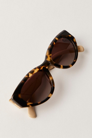 Banbé The Alba Sunnies By Banbe At Free People In Toffee Tort