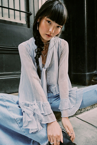 Haut à volants manches longues