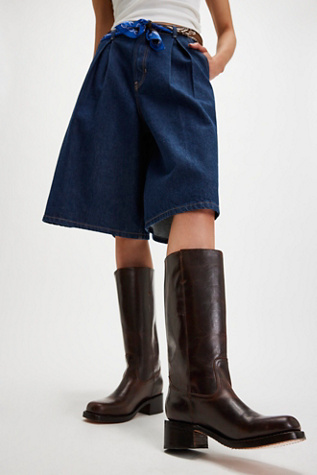 Bottes Campus 14L Frye en Bourbon, pour femme taille: US 8.5 chez Free People