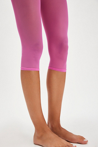 Jule Meshie Capri Tights