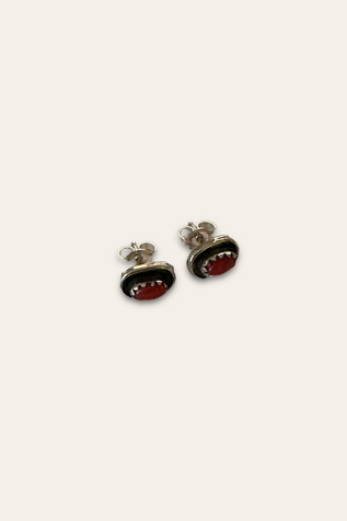 Женские серьги Afterlife Boutique Vintage Sterling Silver Coral Mini Selected, цвет: Серебряный — фото 3