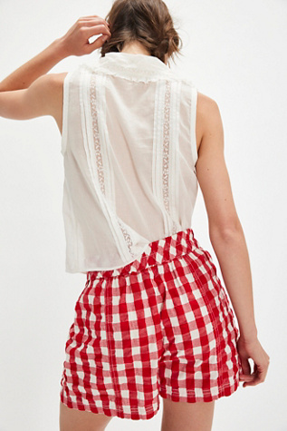 Obtenez Gratuitement le Short Seersucker à Enfiler par Free People en Combo Rouge, pour femme