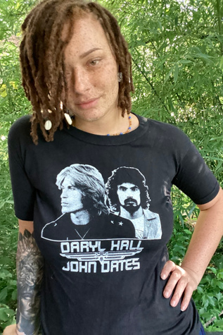 Женская футболка Cherry Vintage 1970s Hall and Oates Tee Selected, цвет: Чёрный — фото 2
