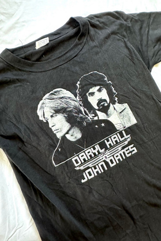 Женская футболка Cherry Vintage 1970s Hall and Oates Tee Selected, цвет: Чёрный — фото 3