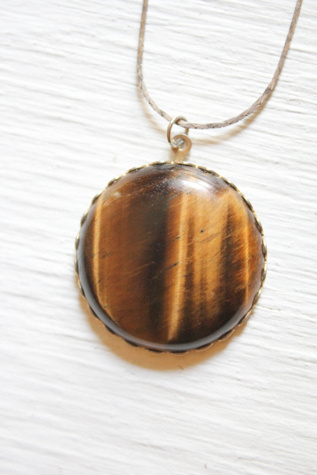 Женские колье Moons + Junes Vintage Tigers Eye Pendant Selected, цвет: Разноцветный — фото 2