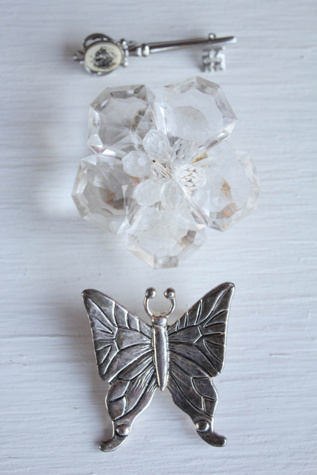 Женские броши Moons + Junes Vintage Butterfly Flower & Key Pin Set Selected, цвет: Разноцветный — фото 3