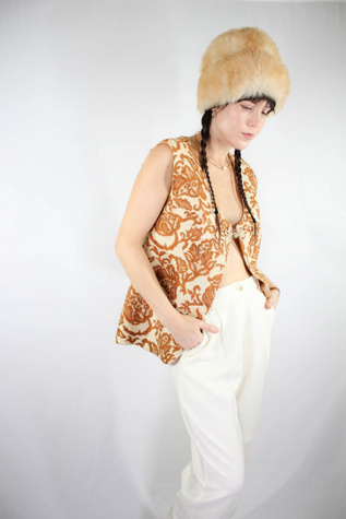 Женский жилет Moons + Junes Vintage 1970s Floral Tapestry Artisan Woven Tweed Vest Selected, цвет: Разноцветный — фото 2
