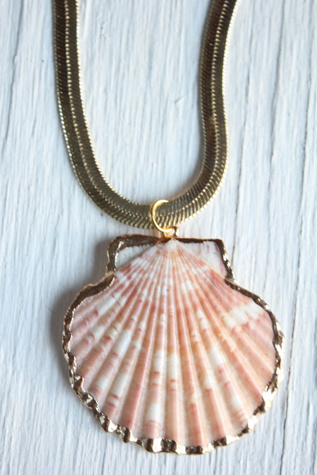Женские колье Moons + Junes Vintage Pink Shell Gold Tone Pendant Selected, цвет: Разноцветный — фото 1