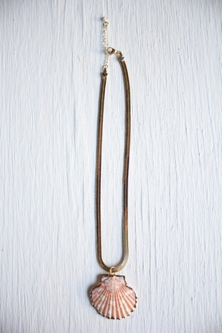 Женские колье Moons + Junes Vintage Pink Shell Gold Tone Pendant Selected, цвет: Разноцветный — фото 2