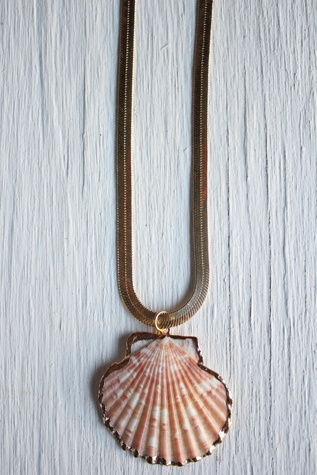 Женские колье Moons + Junes Vintage Pink Shell Gold Tone Pendant Selected, цвет: Разноцветный — фото 3