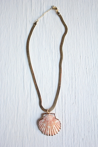 Женские колье Moons + Junes Vintage Pink Shell Gold Tone Pendant Selected, цвет: Разноцветный — фото 4