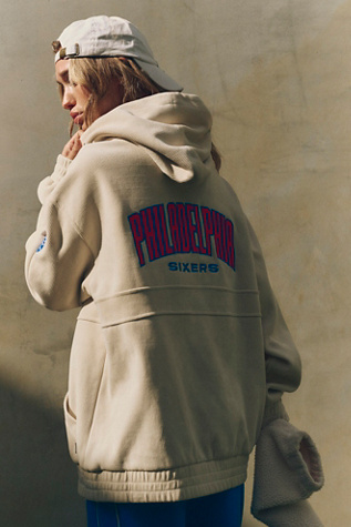 Sweat à capuche The Wild Collective Sixers en Combo Sixers, pour femme chez Free People
