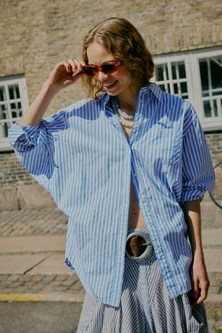 Lele Sadoughi Glitter Chelsea Sunglasses | Free People display picture 2