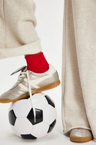 Movement Classic Ruffle Socks