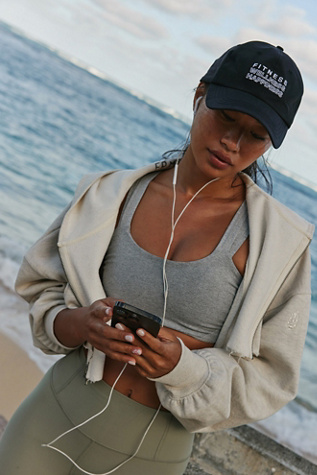 Triple Threat Baseball Hat par FP Movement en Black/White, pour femme chez Free People
