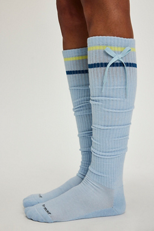 Foul Shot Knee-High Socks par FP Movement en Sky Blue, pour femme chez Free People