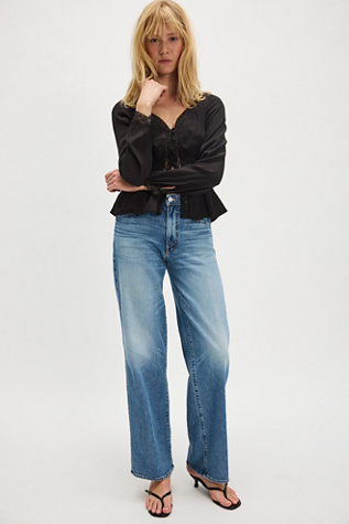 MOTHER Le Jean Sneak Tunnel Vision Taille Mi-Haute en Je Suis Un Gagnant, pour femme taille: 28 chez Free People