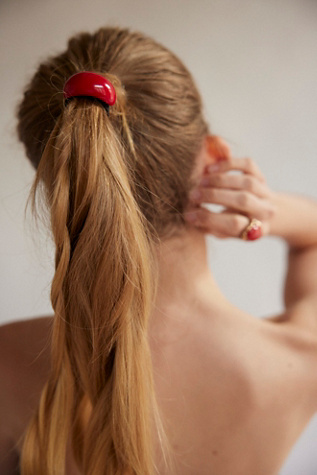 Acrylic Pony Cuff par Free People en Rouge, pour femme