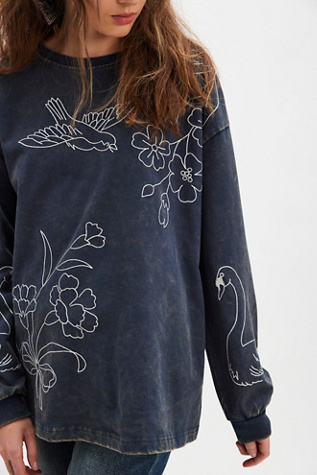 Denim And Bone Swan Doodle Embroidered Tee At Free People In Navy, Size: Small