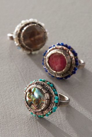 Eric Silva Flower Ring par Eric Silva Jewelry en Abalone, pour femme taille: 7 chez Free People