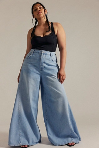 CRVY Pacifica Wide-Leg Jeans by We The Free at Free People in Light Wash, Size: 25 S