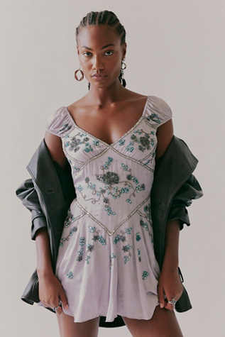 Robe Mini Brodée Juliet Bali en Lilac Grey, pour femme chez Free People