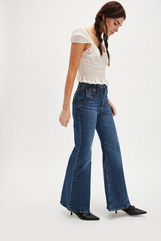 Levi's Ribcage Bell Vintage Jeans at Free People in Dark Wash, Size: 25