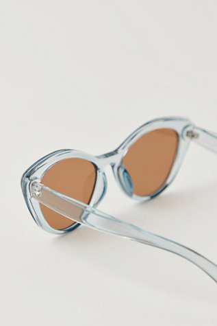 Женские солнцезащитные очки Free People Laurel Cat-Eye Sunglasses, цвет: Синий — фото 3