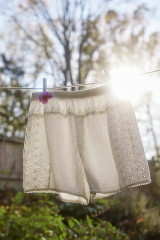 Full Bloom Boxers par Intimately en Ivory, pour femme chez Free People