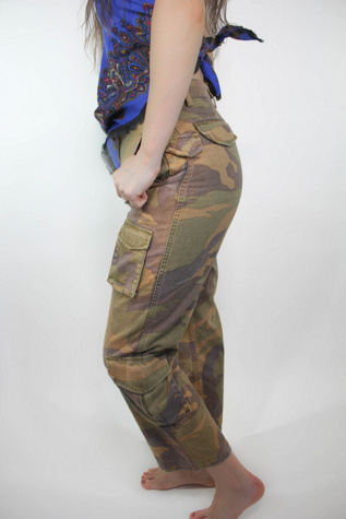 Женские брюки Moons + Junes Vintage Camo High Waist Cargo Capri Pants Selected, цвет: Зелёный — фото 4