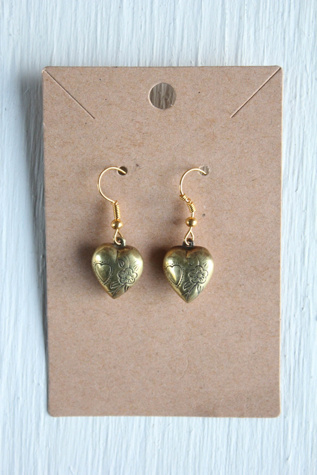 Женские серьги Moons + Junes Vintage Gold Heart Charm Dangle Selected, цвет: Золотой — фото 3