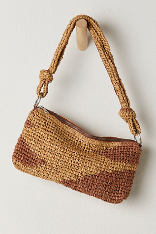 Santorini Straw Shoulder Bag par FP Collection en Neutral Mix, pour femme chez Free People