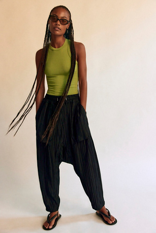 Asparagus Pleated Pocket Pants