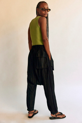 Asparagus Pleated Pocket Pants