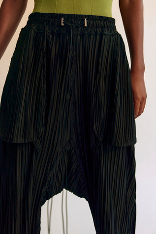 Asparagus Pleated Pocket Pants