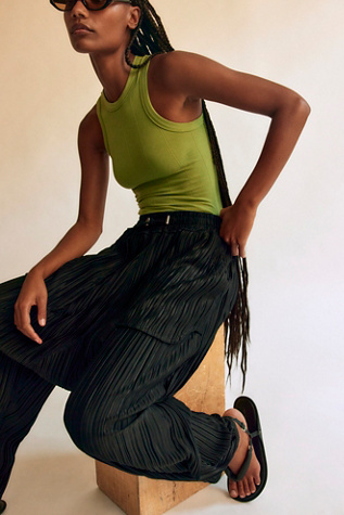 Asparagus Pleated Pocket Pants